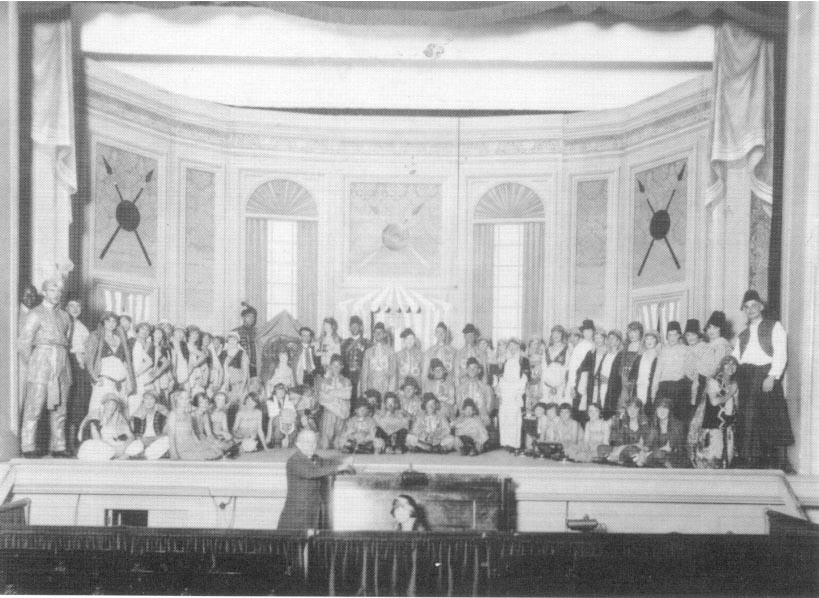 Theater play.jpg (102024 bytes)